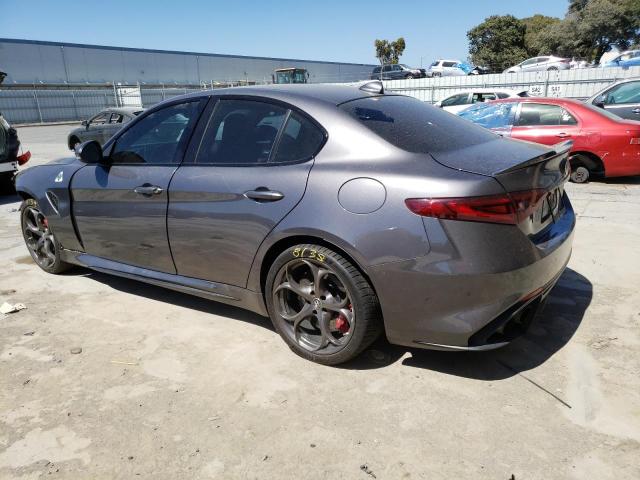 ZARFAEAV6J7579962 - 2018 ALFA ROMEO GIULIA QUADRIFOGLIO GRAY photo 2