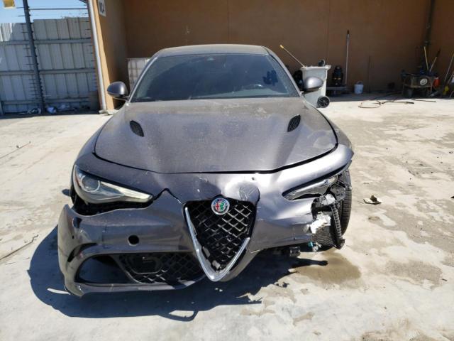 ZARFAEAV6J7579962 - 2018 ALFA ROMEO GIULIA QUADRIFOGLIO GRAY photo 5