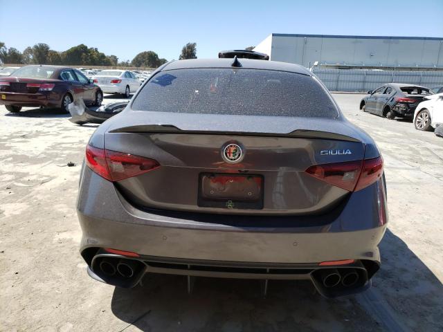 ZARFAEAV6J7579962 - 2018 ALFA ROMEO GIULIA QUADRIFOGLIO GRAY photo 6