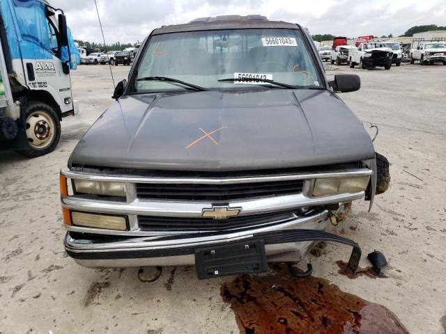 1GCHK33J1YF428395 - 2000 CHEVROLET G3500 K3500 CHARCOAL photo 5