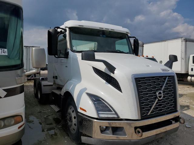 4V4NC9EH8MN277945 - 2021 VOLVO VN VNL WHITE photo 1