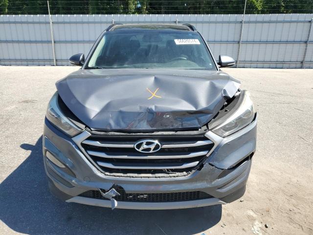 KM8J33A25JU667701 - 2018 HYUNDAI TUCSON VALUE GRAY photo 5