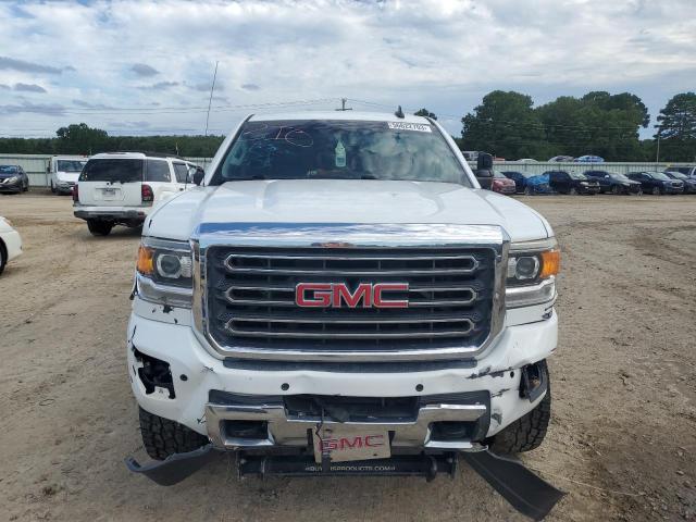 1GT12TEG8HF106095 - 2017 GMC SIERRA K2500 SLT WHITE photo 5