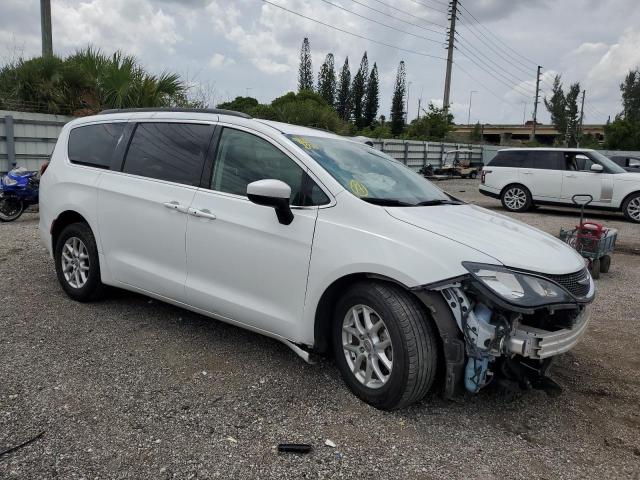 2C4RC1DGXLR264543 - 2020 CHRYSLER VOYAGER LXI WHITE photo 4