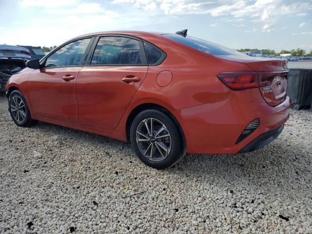3KPF24AD3NE483432 - 2022 KIA FORTE FE ORANGE photo 2