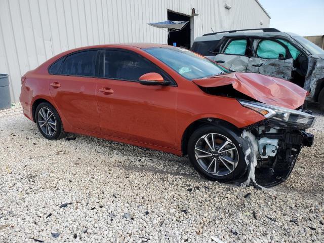 3KPF24AD3NE483432 - 2022 KIA FORTE FE ORANGE photo 4
