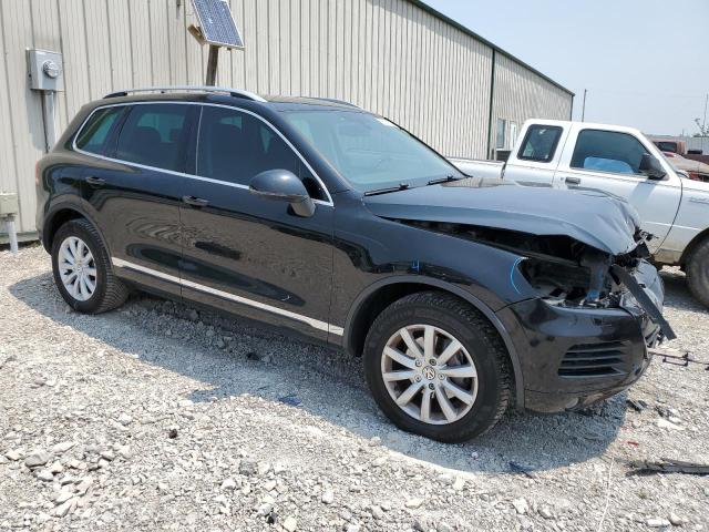 WVGEF9BP8CD005961 - 2012 VOLKSWAGEN TOUAREG V6 BLACK photo 4