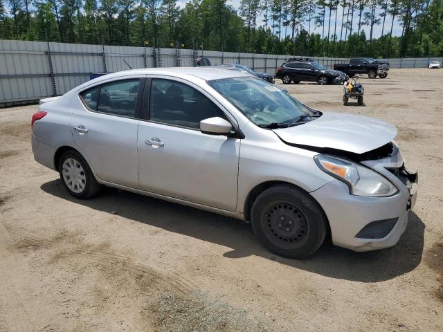 3N1CN7AP0HK430475 - 2017 NISSAN VERSA S SILVER photo 4