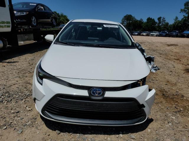 JTDBDMHE6RJ005067 - 2024 TOYOTA COROLLA LE WHITE photo 5