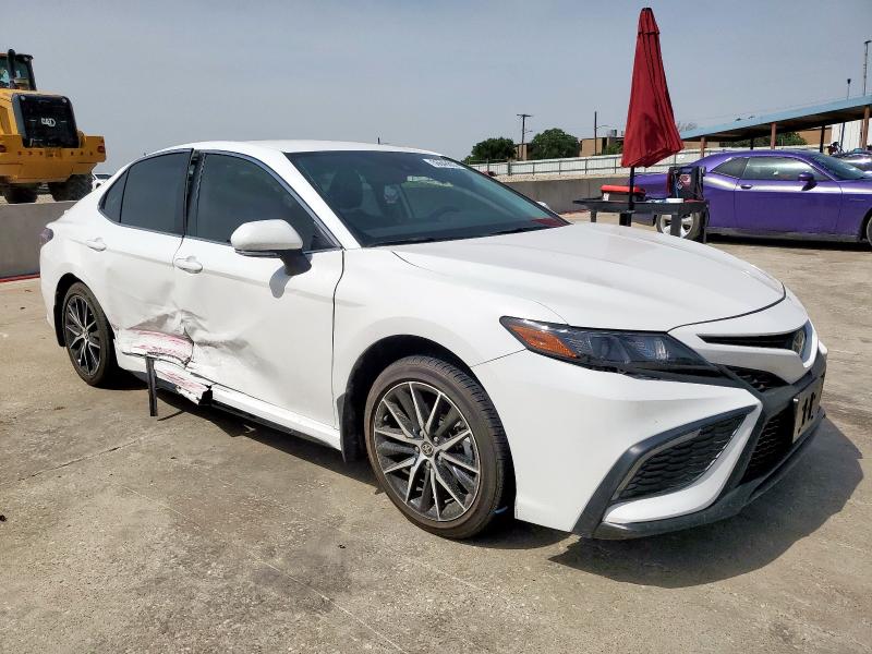 4T1G11AK1RU219956 - 2024 TOYOTA CAMRY SE NIGHT SHADE WHITE photo 4