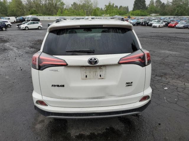 JTMRFREV8HJ706508 - 2017 TOYOTA RAV4 XLE WHITE photo 6