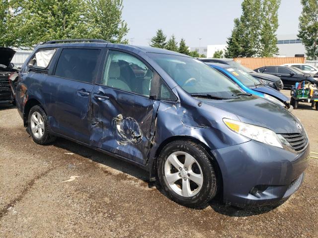 5TDKK3DC3ES517872 - 2014 TOYOTA SIENNA LE BLUE photo 4