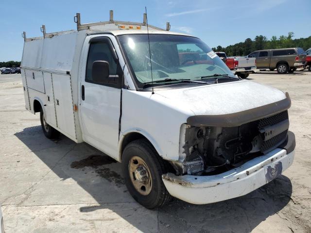 1GBHG31U751132874 - 2005 CHEVROLET EXPRESS G3 WHITE photo 4