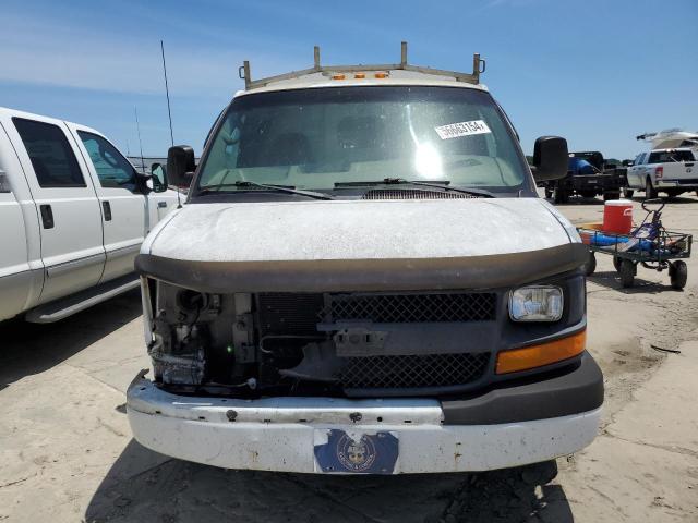 1GBHG31U751132874 - 2005 CHEVROLET EXPRESS G3 WHITE photo 5