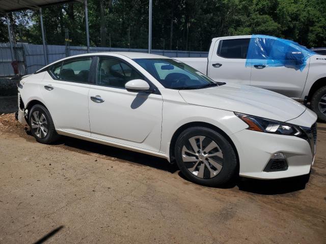 1N4BL4BV8KC140496 - 2019 NISSAN ALTIMA S WHITE photo 4