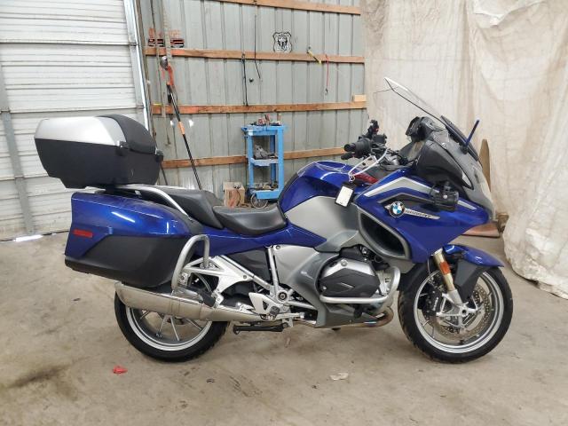 WB10A1301GZ195561 - 2016 BMW R1200 RT BLUE photo 1