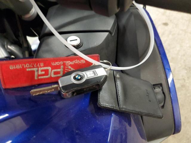 WB10A1301GZ195561 - 2016 BMW R1200 RT BLUE photo 8