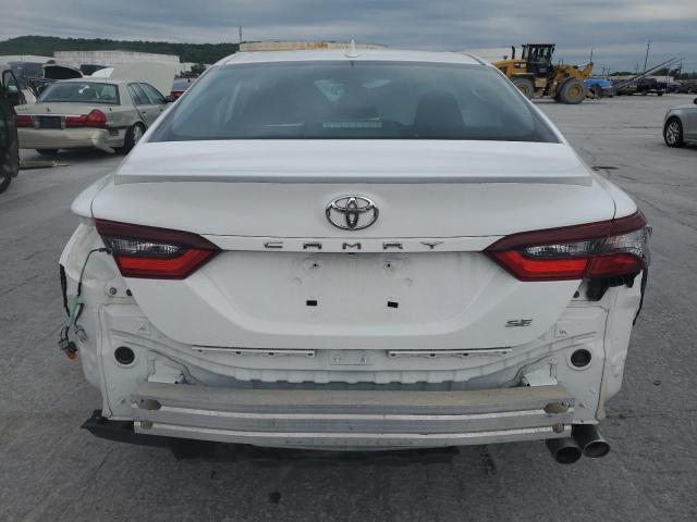 4T1G11AK0MU555171 - 2021 TOYOTA CAMRY SE WHITE photo 6