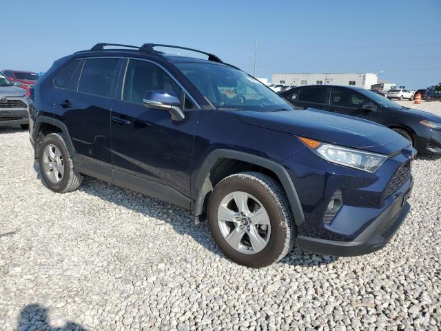 2T3W1RFV3LW101984 - 2020 TOYOTA RAV4 XLE BLUE photo 4