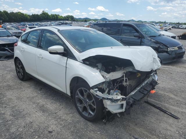 1FADP3K25EL221862 - 2014 FORD FOCUS SE WHITE photo 4