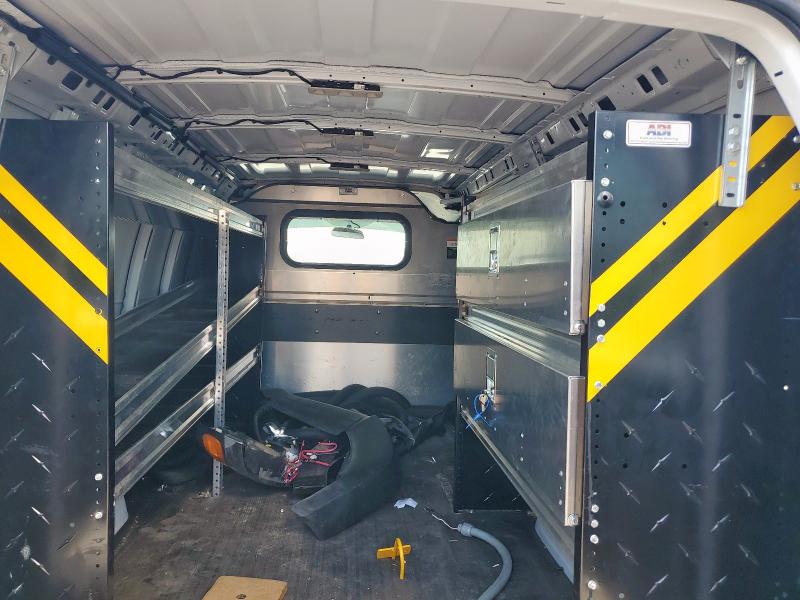 1GCWGAFPXP1252133 - 2023 CHEVROLET EXPRESS G2 WHITE photo 10