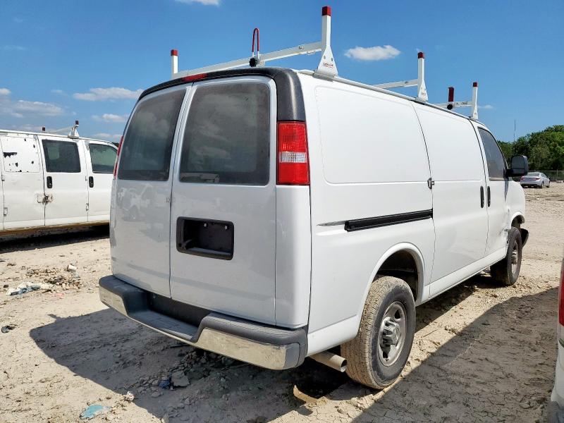 1GCWGAFPXP1252133 - 2023 CHEVROLET EXPRESS G2 WHITE photo 3