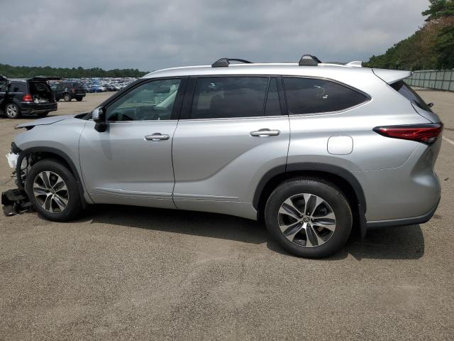 5TDGZRBH6NS560816 - 2022 TOYOTA HIGHLANDER XLE Silber Foto 2