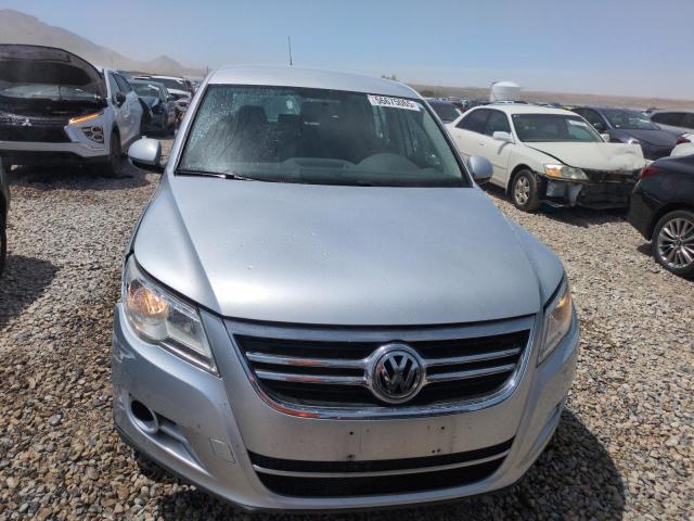 WVGAV75N69W001792 - 2009 VOLKSWAGEN TIGUAN S SILVER photo 5