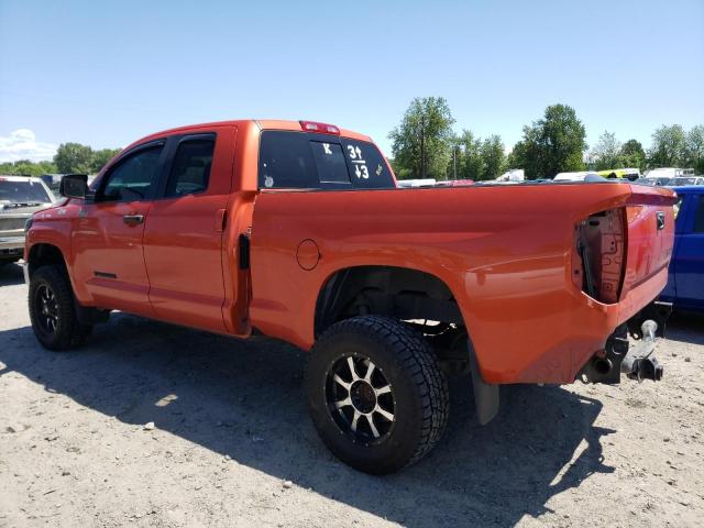5TFUY5F18HX595058 - 2017 TOYOTA TUNDRA DOUBLE CAB SR/SR5 ORANGE photo 2