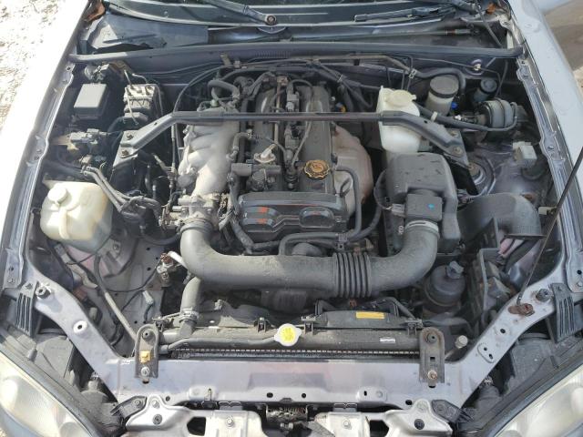 JM1NB353320227996 - 2002 MAZDA MX-5 MIATA BASE SILVER photo 11