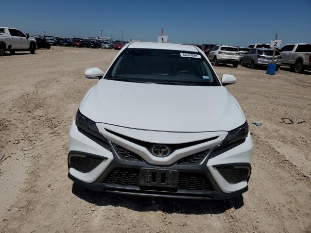 4T1G11AK4PU822655 - 2023 TOYOTA CAMRY SE NIGHT SHADE WHITE photo 5