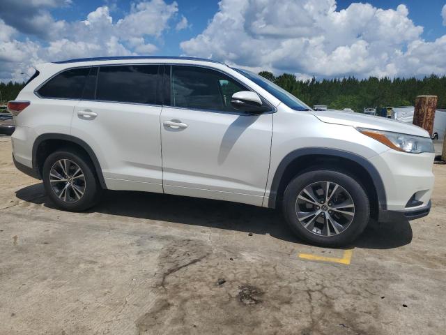 5TDKKRFH6GS140985 - 2016 TOYOTA HIGHLANDER XLE WHITE photo 4