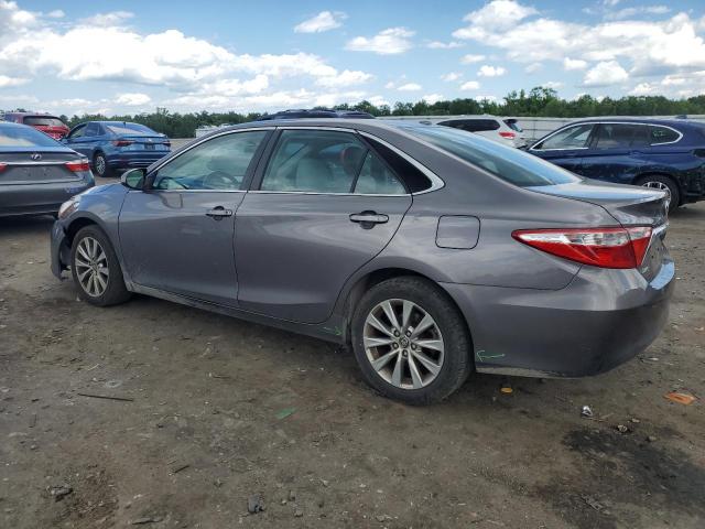 4T1BF1FK6HU709392 - 2017 TOYOTA CAMRY LE GRAY photo 2