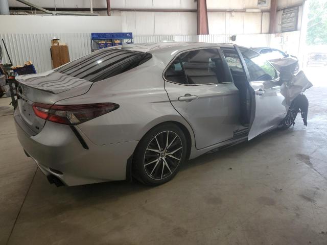 4T1T11AK6PU726590 - 2023 TOYOTA CAMRY SE NIGHT SHADE SILVER photo 3