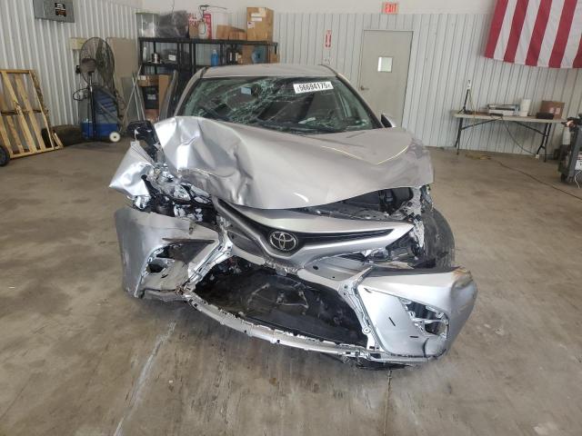4T1T11AK6PU726590 - 2023 TOYOTA CAMRY SE NIGHT SHADE SILVER photo 5