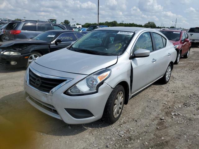 3N1CN7AP3JL821913 - 2018 NISSAN VERSA S SILVER photo 2