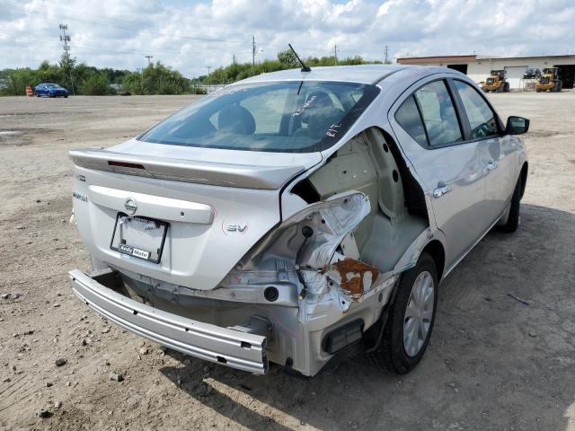 3N1CN7AP3JL821913 - 2018 NISSAN VERSA S SILVER photo 4