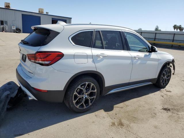 WBXJG9C02M5T61533 - 2021 BMW X1 XDRIVE28I WHITE photo 3