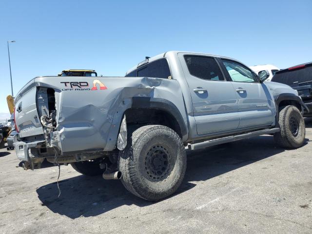 3TMCZ5AN1JM171686 - 2018 TOYOTA TACOMA DOUBLE CAB GRAY photo 3