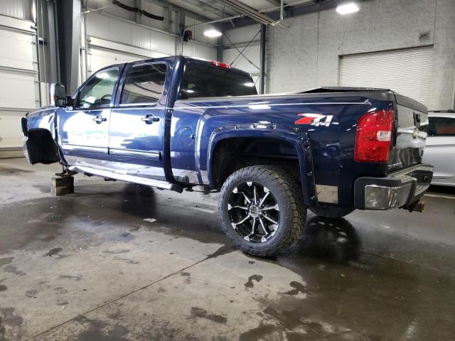 1GC4KYBG2AF136116 - 2010 CHEVROLET SILVERADO K2500 HEAVY DUTY LTZ BLUE photo 2