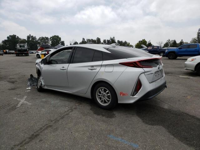JTDKARFP6J3086915 - 2018 TOYOTA PRIUS PRIM SILVER photo 2