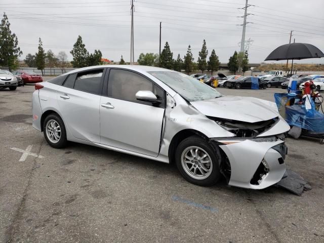 JTDKARFP6J3086915 - 2018 TOYOTA PRIUS PRIM SILVER photo 4