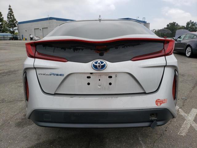 JTDKARFP6J3086915 - 2018 TOYOTA PRIUS PRIM SILVER photo 6