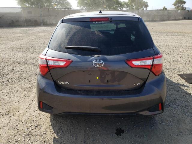 VNKJTUD37JA093061 - 2018 TOYOTA YARIS L GRAY photo 6