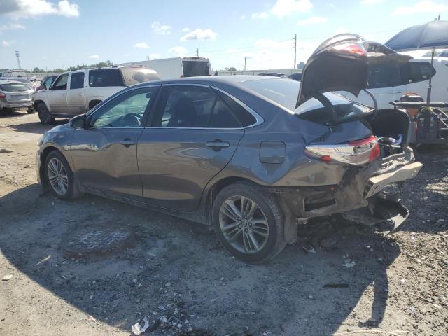 4T1BF1FK4FU055621 - 2015 TOYOTA CAMRY LE GRAY photo 2