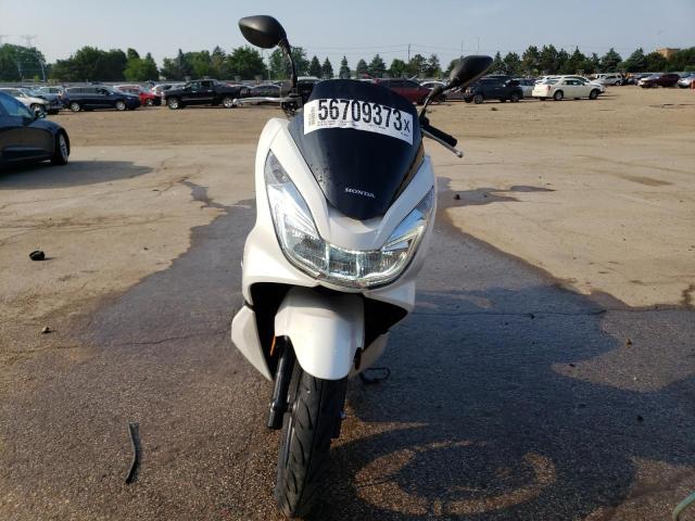 RLHKF1809FY002163 - 2015 HONDA PCX 150 WHITE photo 5