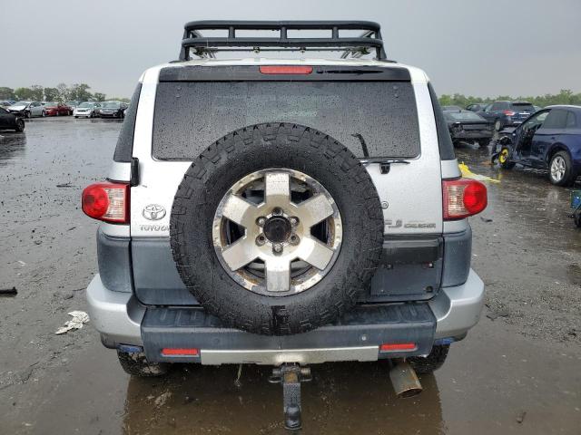 JTEBU11F670095241 - 2007 TOYOTA FJ CRUISER SILVER photo 6