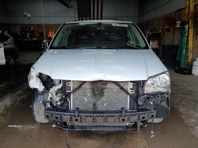 2C4RC1CG0GR174874 - 2016 CHRYSLER TOWN & COU TOURING L WHITE photo 5