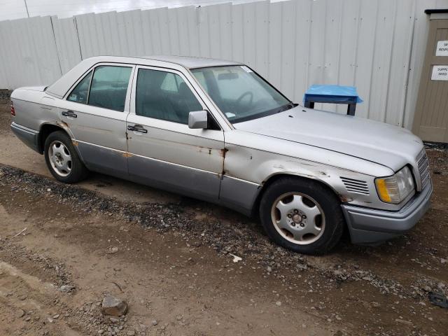 WDBEB31E2SC249685 - 1995 MERCEDES-BENZ E 300D SILVER photo 4