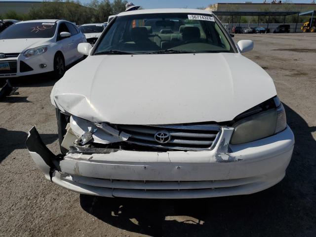 JT2BG28KX10548099 - 2001 TOYOTA CAMRY LE WHITE photo 5